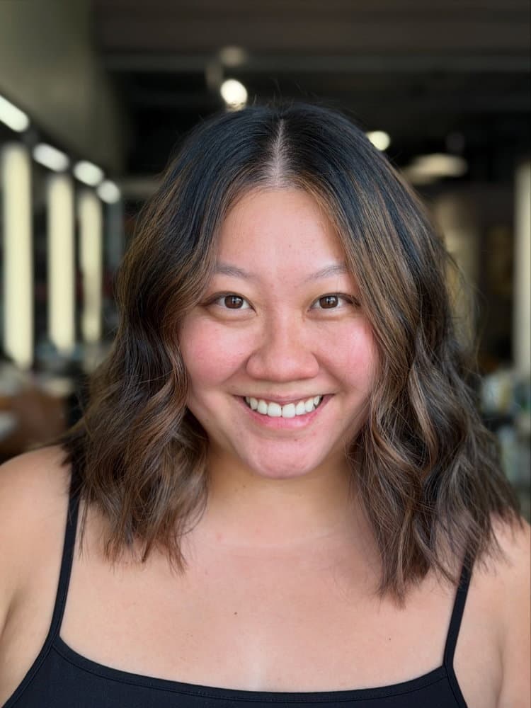 The HIGHLIGHT of day was perfecting her hair! The long bob is back! Love this look?